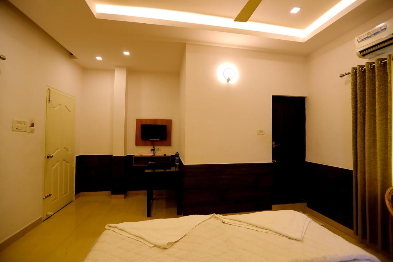 Sapphire Inn Nedumbassery Exterior foto