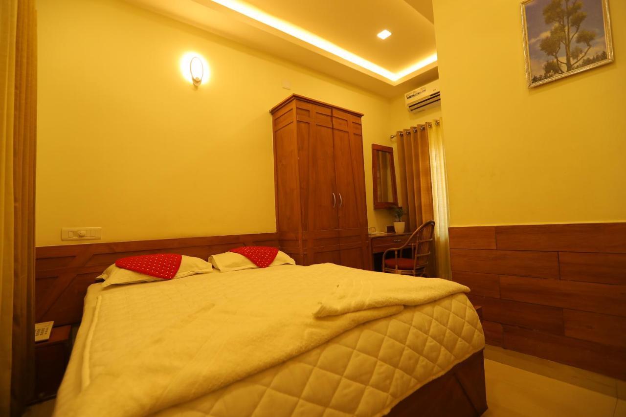 Sapphire Inn Nedumbassery Exterior foto