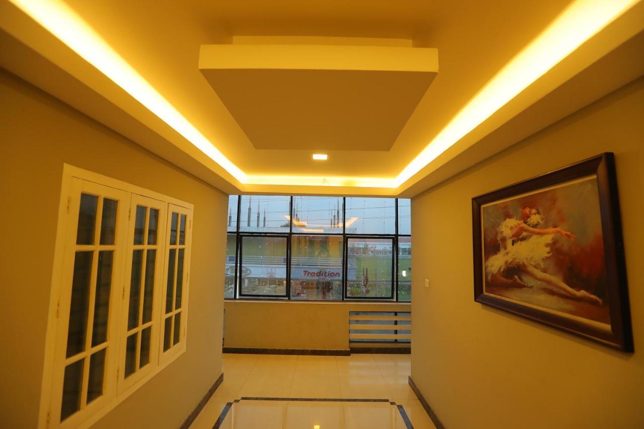 Sapphire Inn Nedumbassery Exterior foto