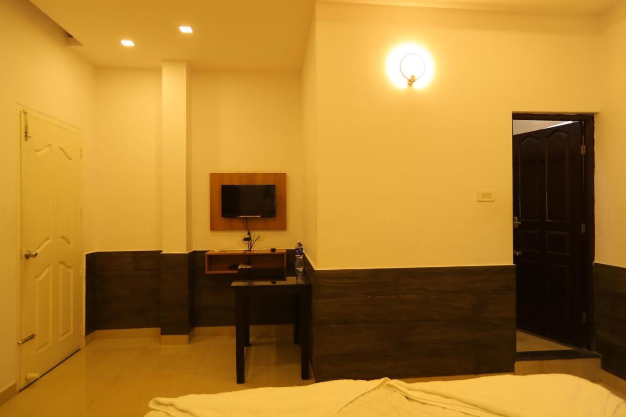 Sapphire Inn Nedumbassery Exterior foto