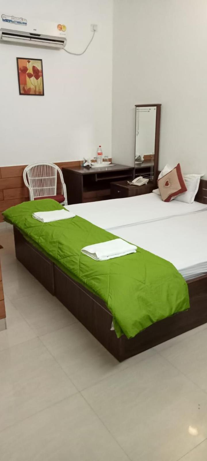 Sapphire Inn Nedumbassery Exterior foto